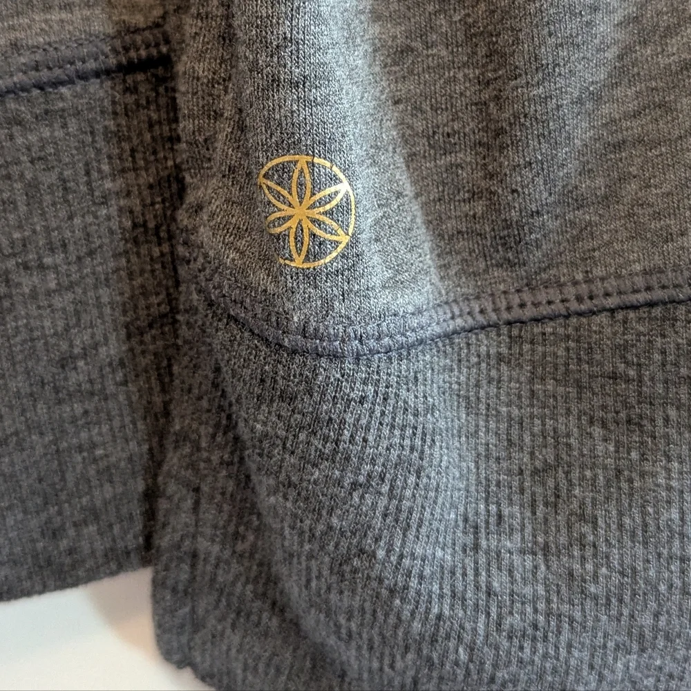 GAIAM Gray Mandala Print Women's Top Shirt Soft Comfy XL  Great Used Cond Yoga - Picture 3 of 5